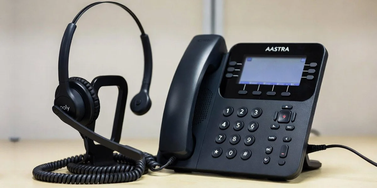 Aastra phone with Poly headset properly connected